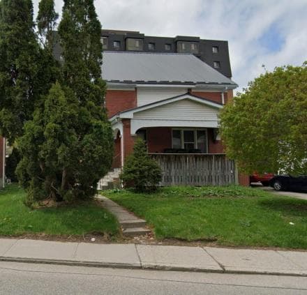 3-BEDROOM HOUSE 179 Regina Street North Waterloo — photo 1 of 17
