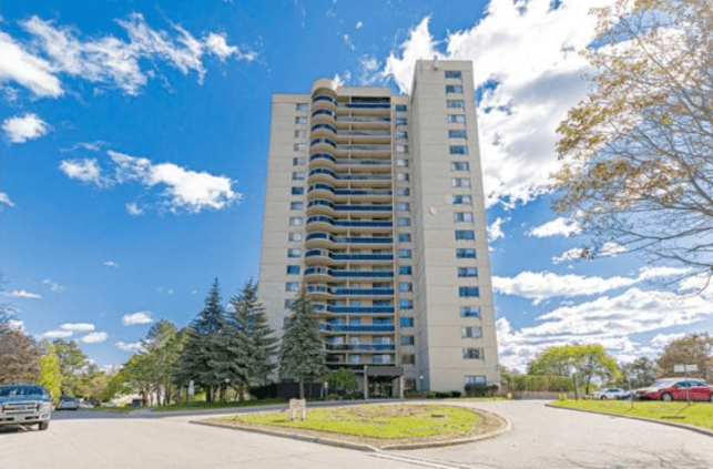 555 Mayfair Ave. Oshawa, ON - Rossland Park - 3 Bedroom Unit in Oshawa