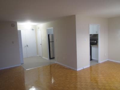 21 Mayfair Ave. Toronto, ON - Montebello Apartments - 1 Bedroom — photo 1 of 11