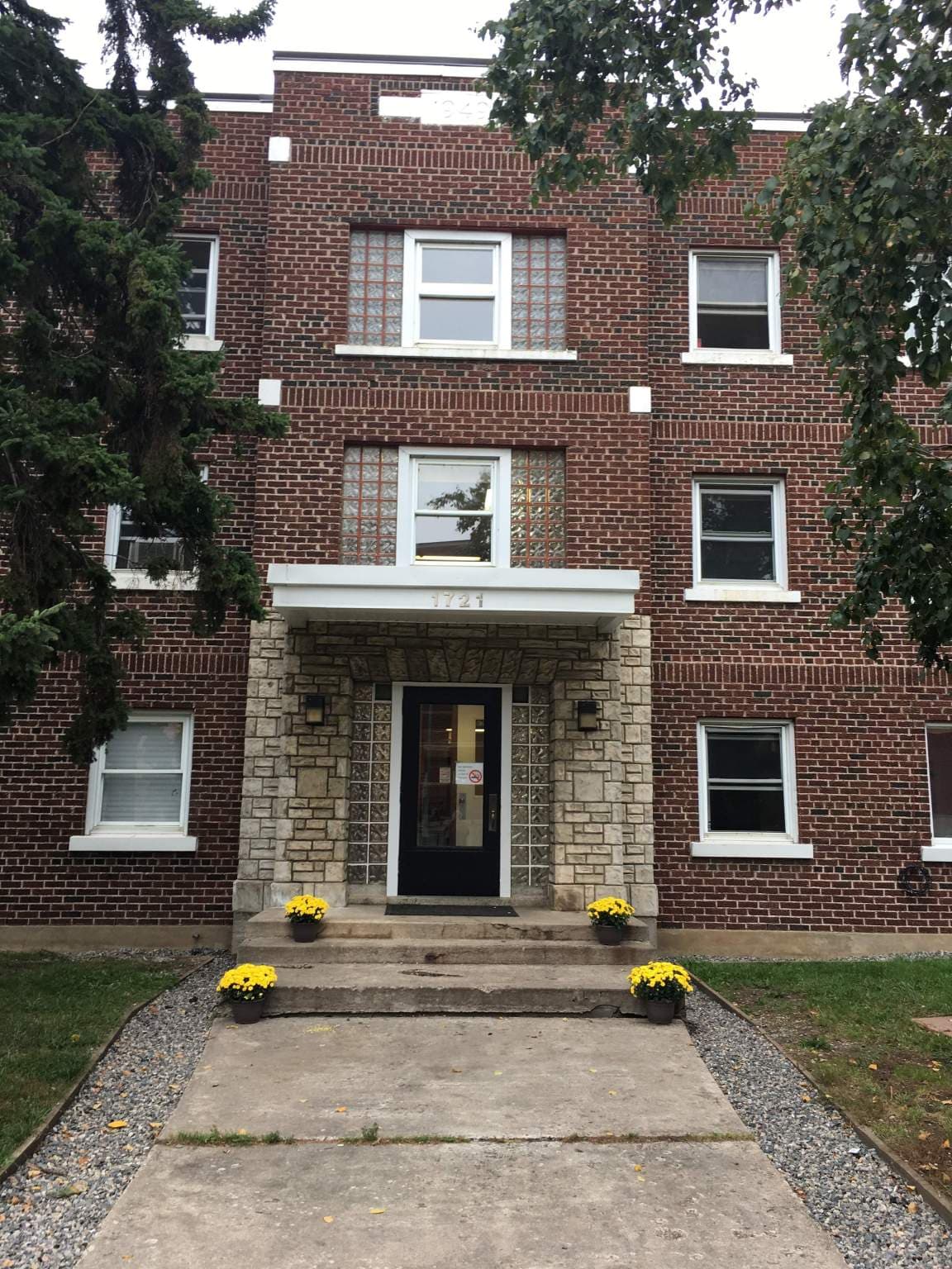 Moodie Apartments - 1 Bedroom — photo 1 of 10