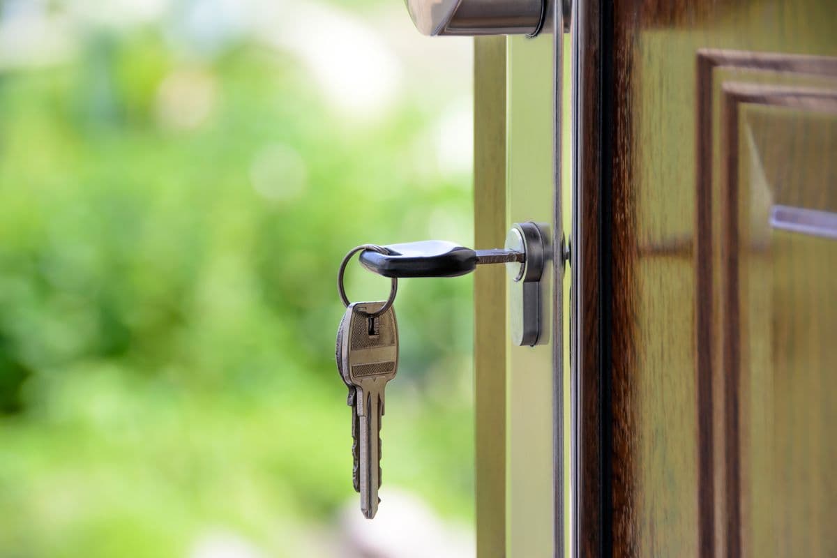Ontario Standard Lease Explained: What to Check Before You Sign