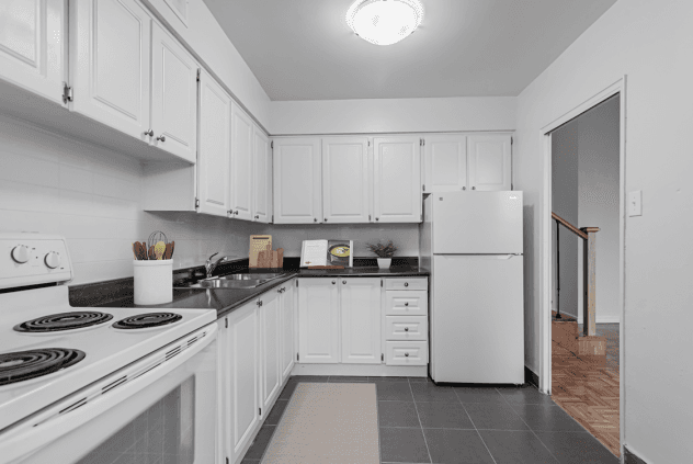 4383 Bathurst St. North York - El Presidente – 2 Bedroom — photo 1 of 9