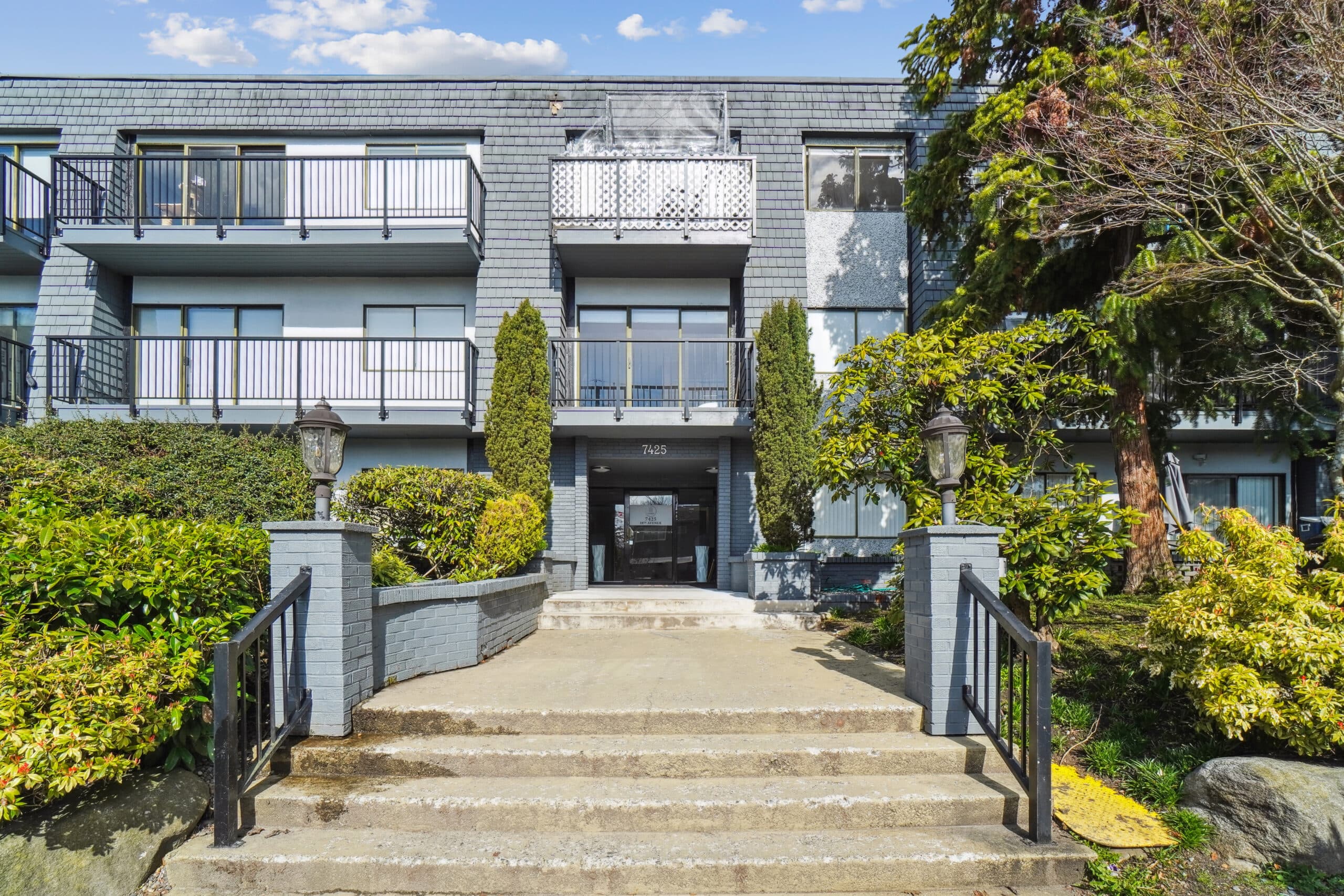 1 Bedroom available at 7425 18th Avenue, Burnaby — photo 1 of 10