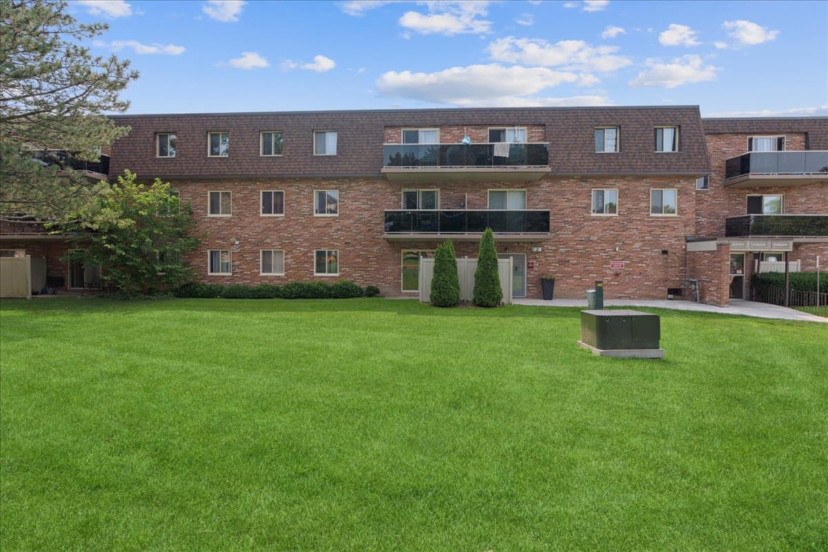 2 Bedroom available at 750, 760, 770, 780 Viscount Road, London in London