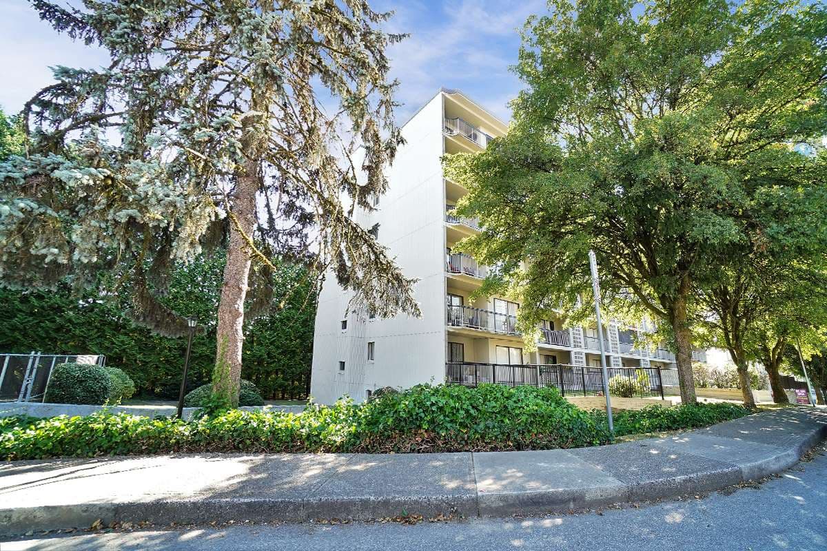 Bachelor available at 544 Sydney Avenue, Coquitlam in Coquitlam
